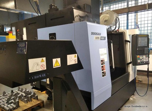 CNC obráběcí centrum s řídicím systémem Fanuc i-series  DNM4500 (Stroj c.2 - CNC obrabeci centrum DOOSAN DNM4500 s ridicim systemem Fanuc i-series (1).jpg)